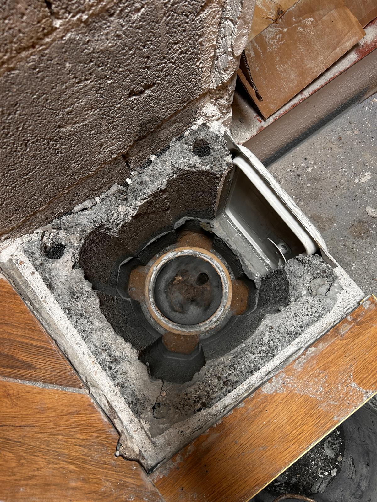 Detail vyvložkovaného komínového průduchu s keramickou vložkou
